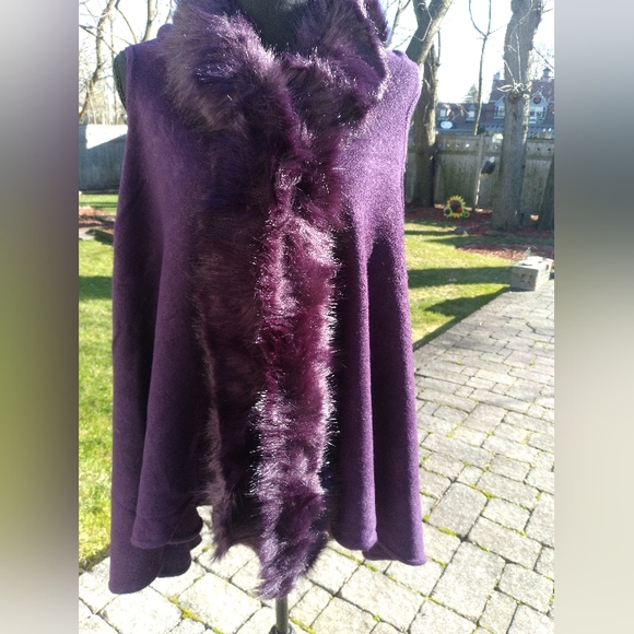 🌱🌾BEAUTIFUL Wrap Vest Deep Grape Color with faux fur accents 😲 - Picture 7 of 10